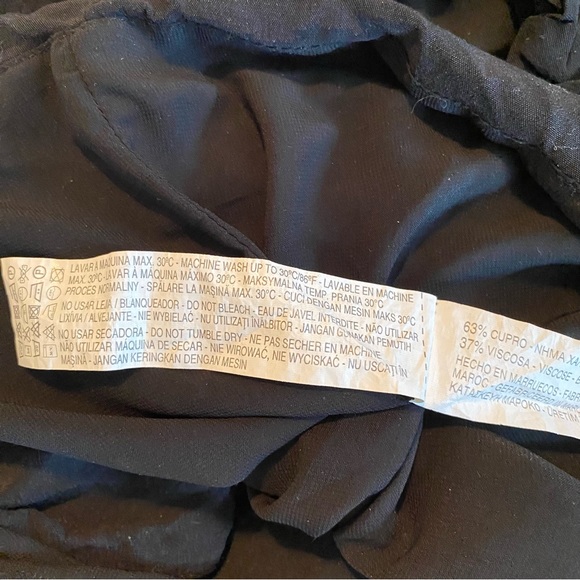 ✨SALE✨ Zara Black Zip-Up Crop Tank - Picture 4 of 4